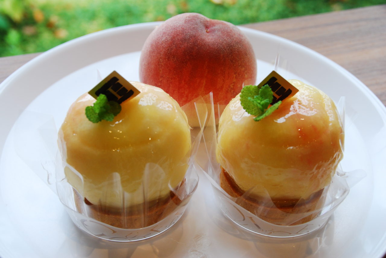 まるごと白桃のタルトが出ましたよ | ラ・ブランシュ ドラエ | La